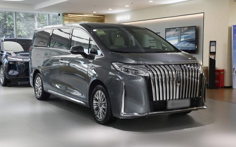 
            Путин и Lada Aura, первая машина «Рольф», лишение прав за номера: итоги
        