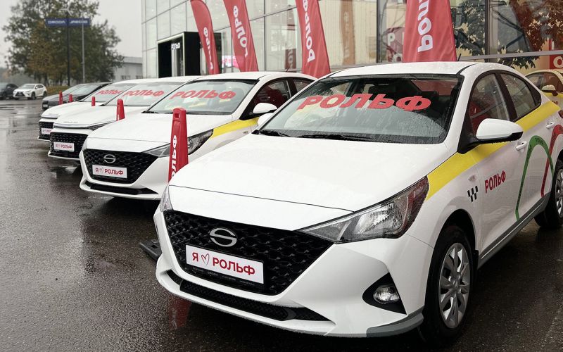 
            Путин и Lada Aura, первая машина «Рольф», лишение прав за номера: итоги
        