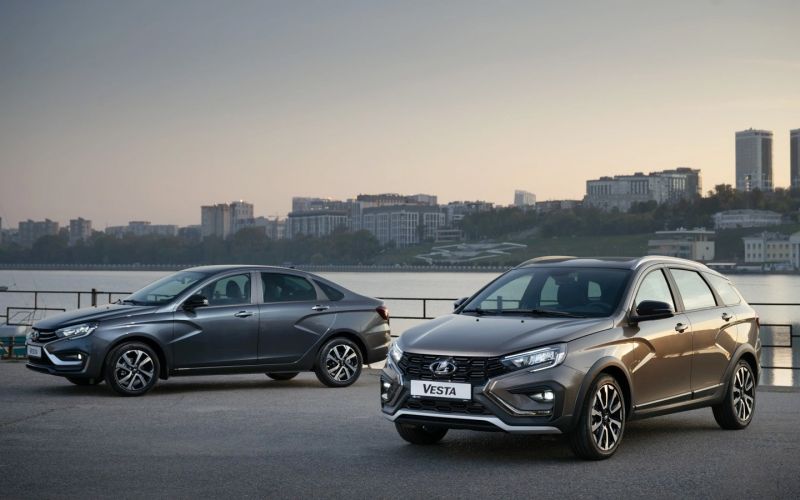 
            Путин и Lada Aura, первая машина «Рольф», лишение прав за номера: итоги
        