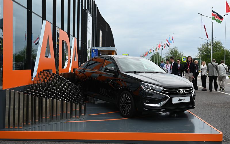 
            Путин и Lada Aura, первая машина «Рольф», лишение прав за номера: итоги
        