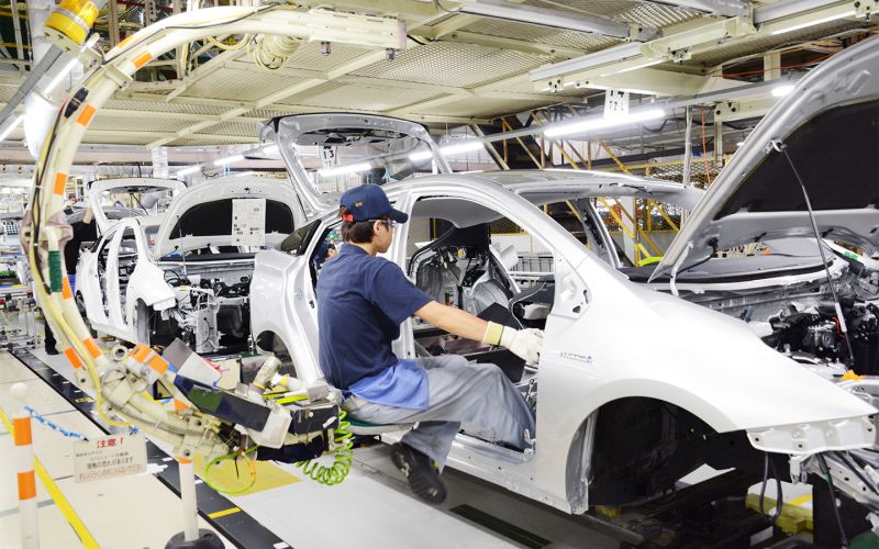 Автопилот Lada, новинки КНР, закрытие заводов и рост авторынка: итоги