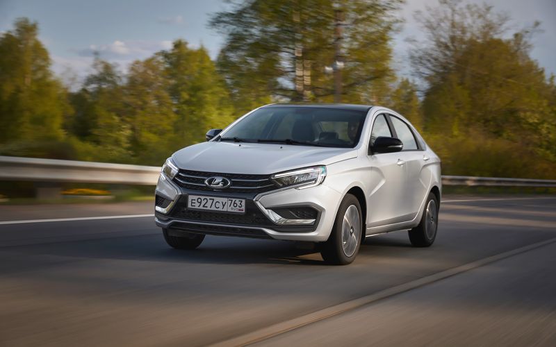 Автопилот Lada, новинки КНР, закрытие заводов и рост авторынка: итоги