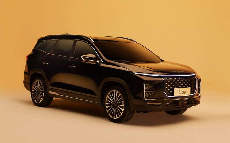 Автопилот Lada, новинки КНР, закрытие заводов и рост авторынка: итоги