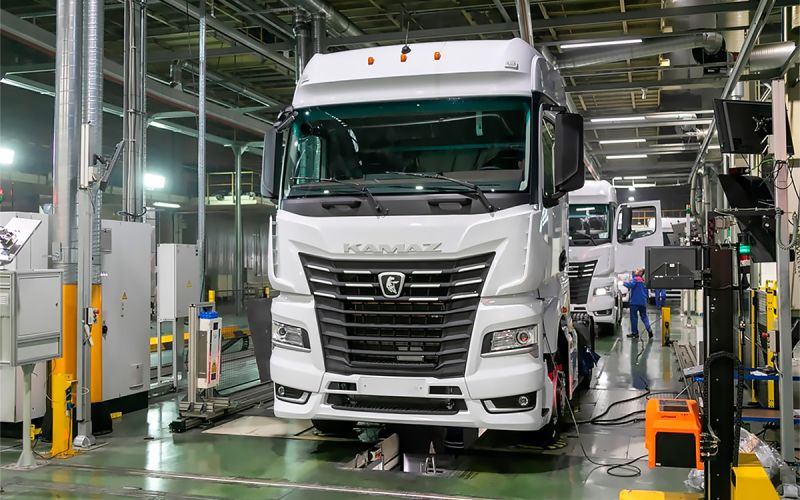 Какие зарплаты получают работники российских автозаводов. Не разгуляться