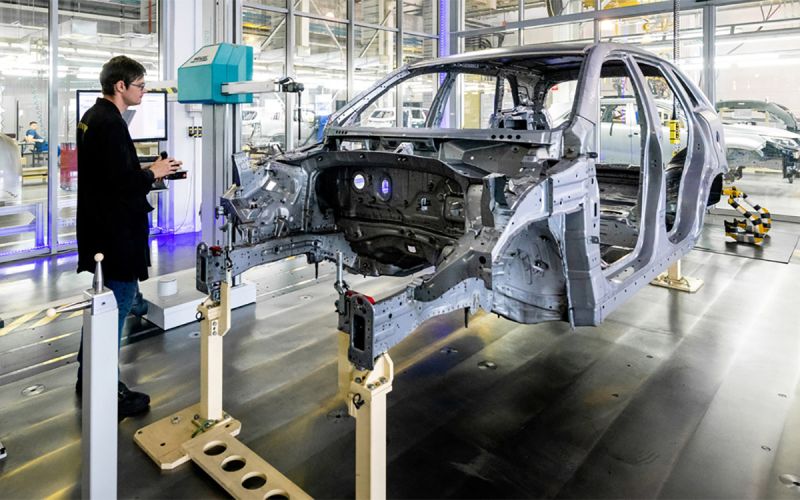 Какие зарплаты получают работники российских автозаводов. Не разгуляться