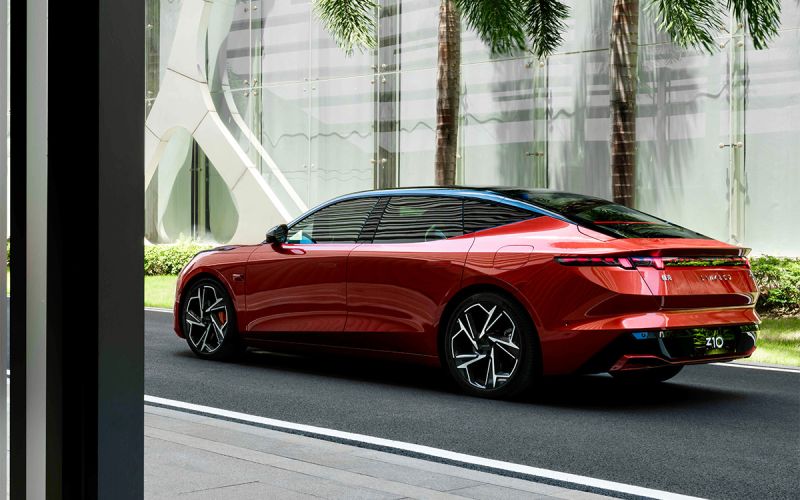 
            Lynk & Co пришел в Россию через производителя смартфонов. Есть и гарантия
        