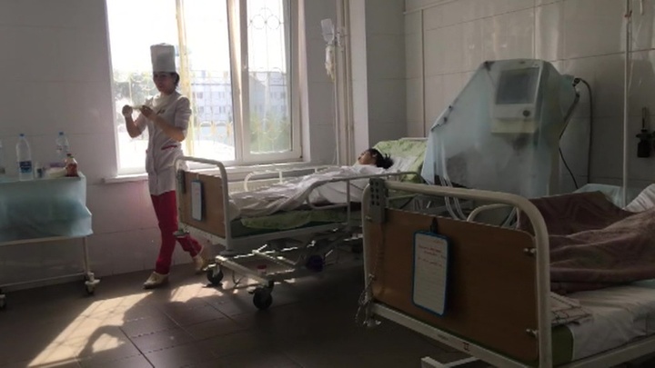 Состояние школьниц из Краснодара, впавших в кому, мог усугубить алкоголь - Новости на Вести.ru