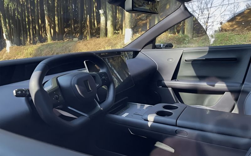 
            Названы сроки выхода нового Avatr 06. Его ждут в России
        