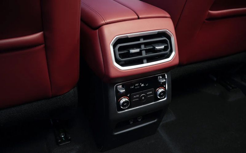 
            Экстремальный тест нового Tank 400. Сумеет ли он победить Land Cruiser
        