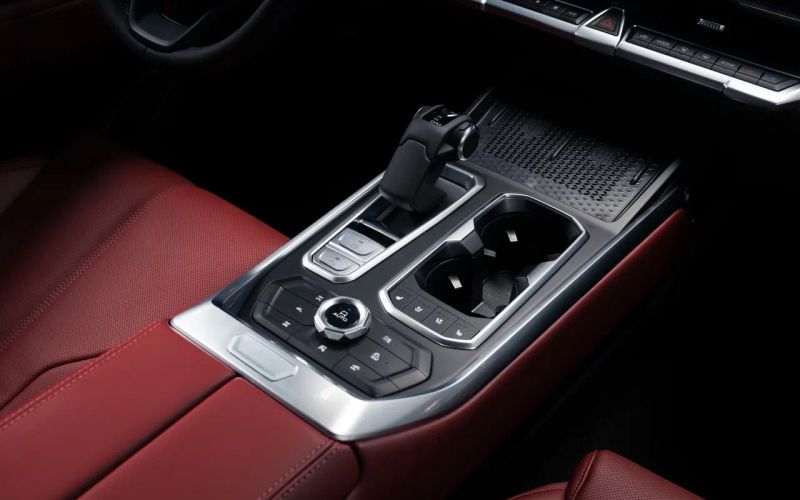 
            Экстремальный тест нового Tank 400. Сумеет ли он победить Land Cruiser
        