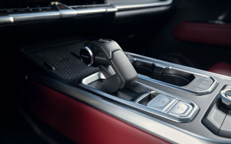 
            Экстремальный тест нового Tank 400. Сумеет ли он победить Land Cruiser
        