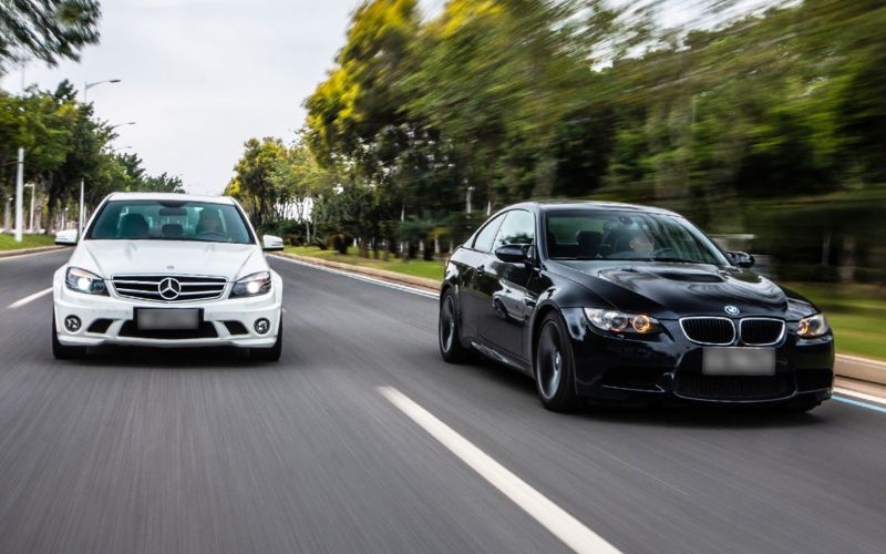 
            Mercedes или BMW: какая машина лучше и чем они отличаются
        