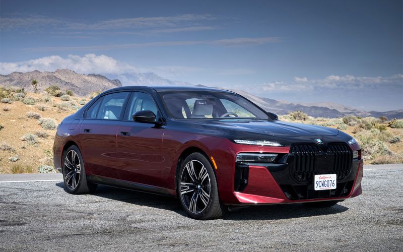 
            Mercedes или BMW: какая машина лучше и чем они отличаются
        