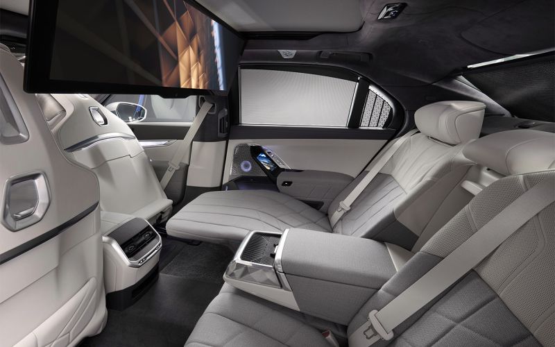 
            Mercedes или BMW: какая машина лучше и чем они отличаются
        