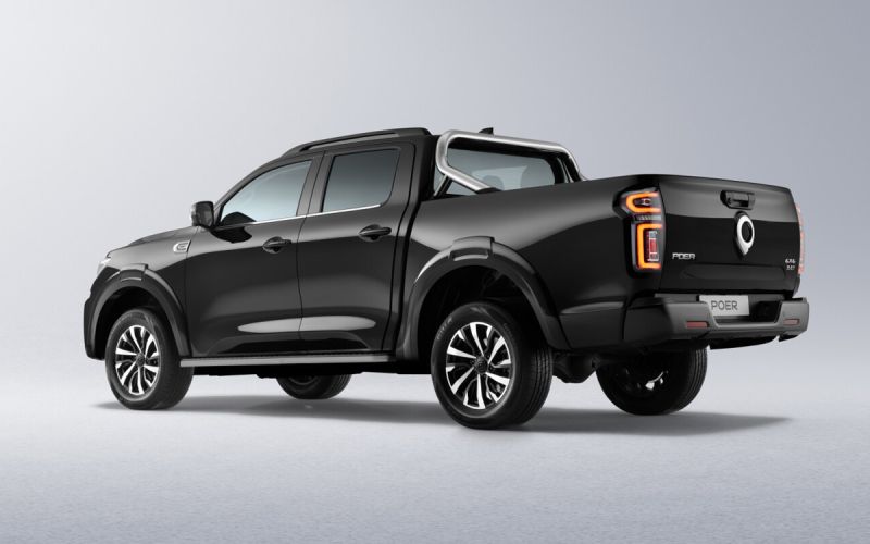 Обновленный GWM Poer получил бензиновый мотор. Цены и комплектации