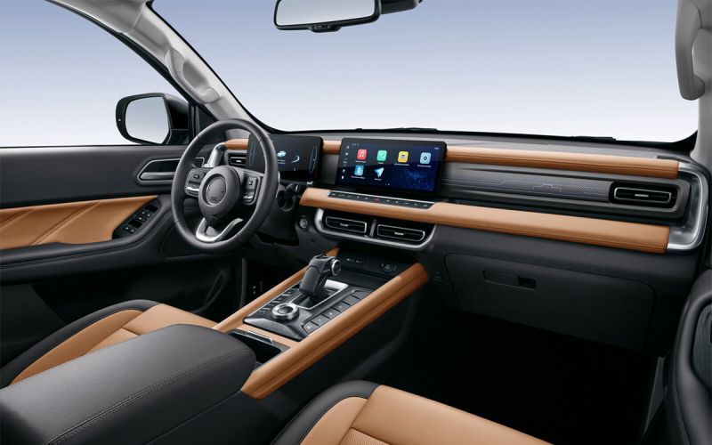 Обновленный GWM Poer получил бензиновый мотор. Цены и комплектации