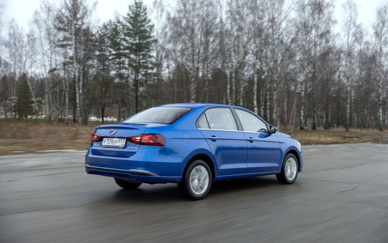 
            Они такие разные. Geely Emgrand против Jetta VA3 и Omoda S5
        