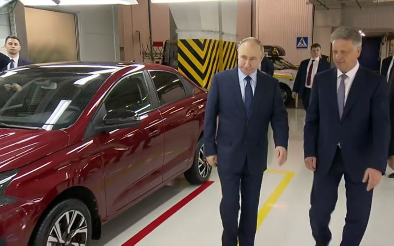 
            Путин на Lada, хитрые камеры и сборка новых иномарок: главное за неделю
        