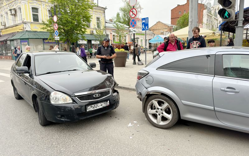 
            Путин на Lada, хитрые камеры и сборка новых иномарок: главное за неделю
        