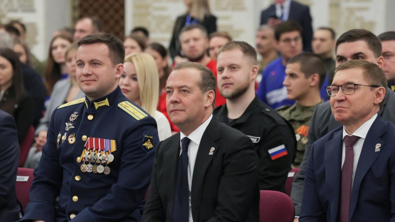 Россию победить невозможно, пока она едина, заявил Медведев