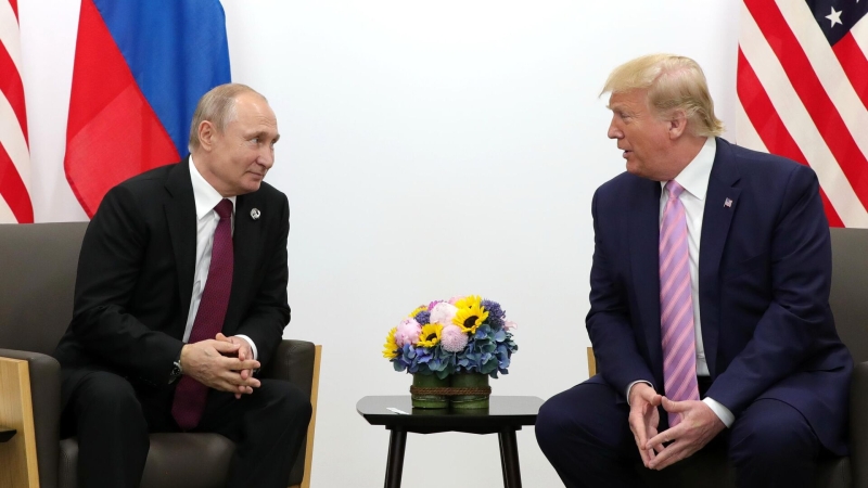 Слуцкий выразил уверенность в контактах Путина и Трампа