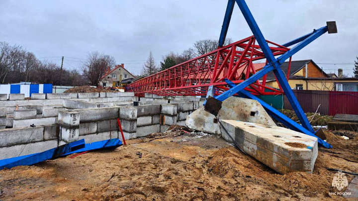 В Калининградской области упал башенный кран - Новости на Вести.ru