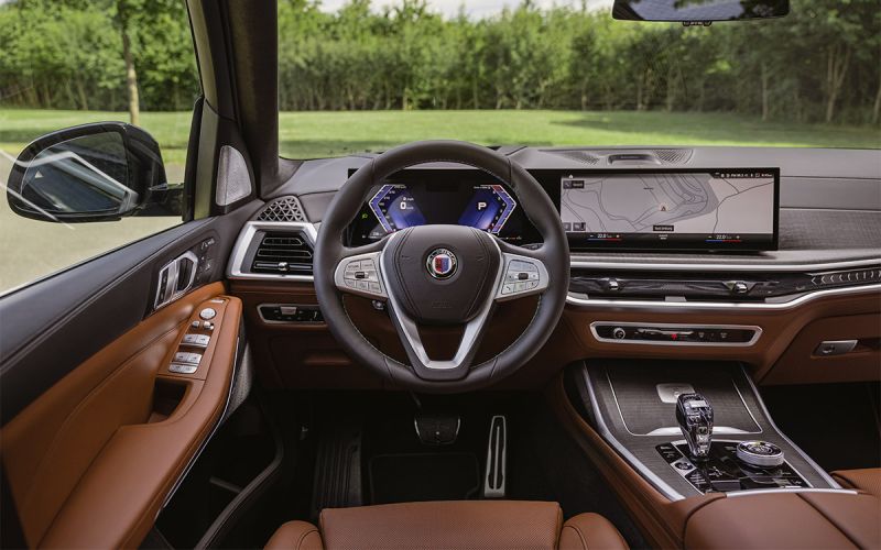 
            В России появился в продаже эксклюзивный Alpina XB7. Отличия от BMW X7
        