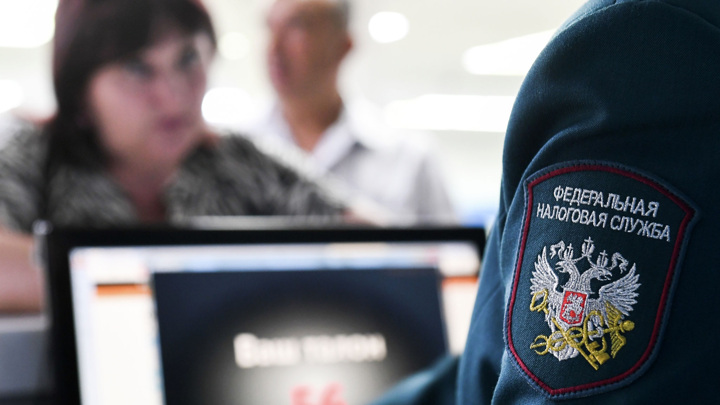 "Ведомости": налоговики начали проверять наличные расчеты россиян с иностранцами - Новости на Вести.ru