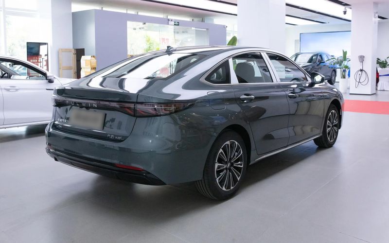 3 сумасшедшие новинки автосалона в Шанхае 2025. Они стоят как Lada Iskra