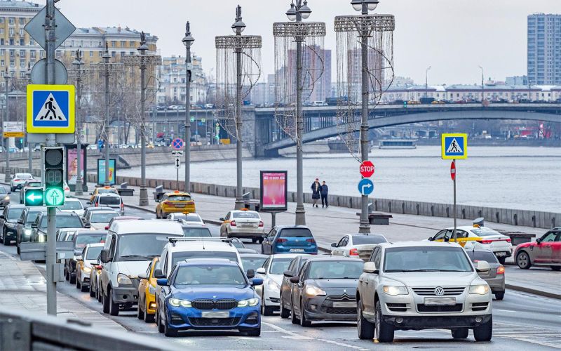 
            4 важных изменения для водителей с 1 апреля. Замена прав, штрафы и ОСАГО
        