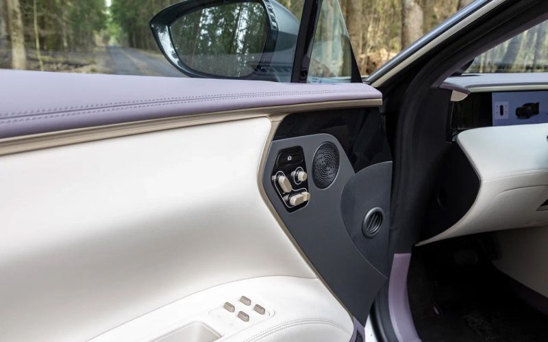 
            Агент «один-один». Первый тест Avatr 11 в российской спецификации
        