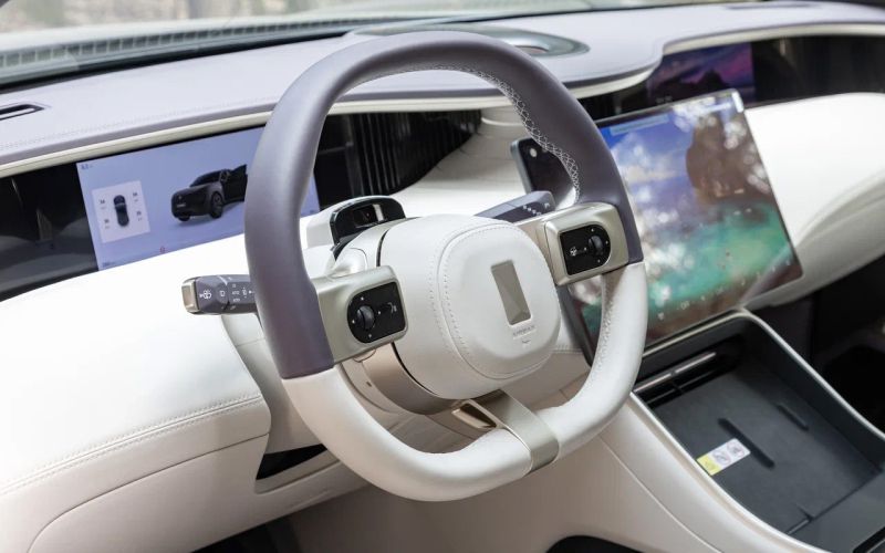 
            Агент «один-один». Первый тест Avatr 11 в российской спецификации
        