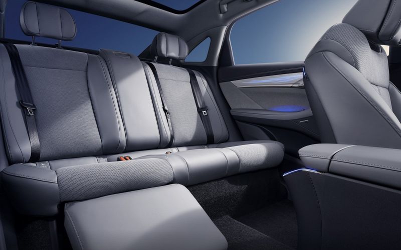 Гибридный седан Voyah Passion EVR будут собирать в России. Подробности