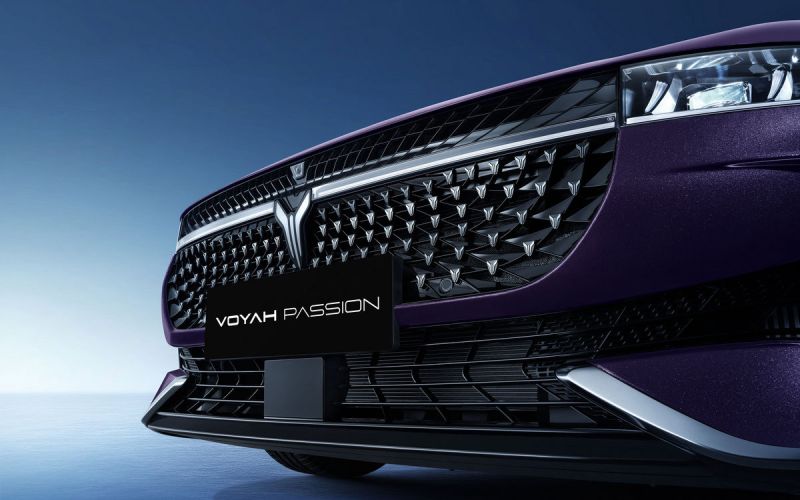 Гибридный седан Voyah Passion EVR будут собирать в России. Подробности