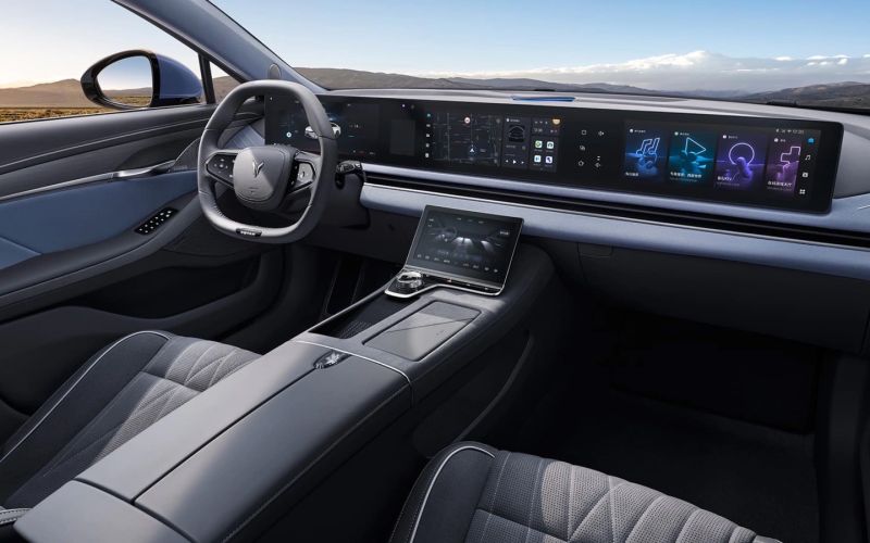 Гибридный седан Voyah Passion EVR будут собирать в России. Подробности