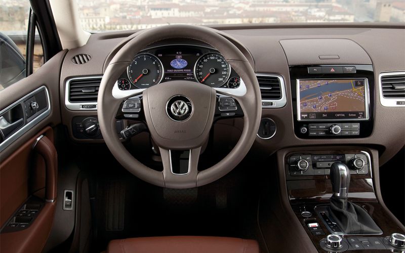 
            Land Cruiser за ₽3 млн? Взгляните, сколько стоили машины 15 лет назад
        