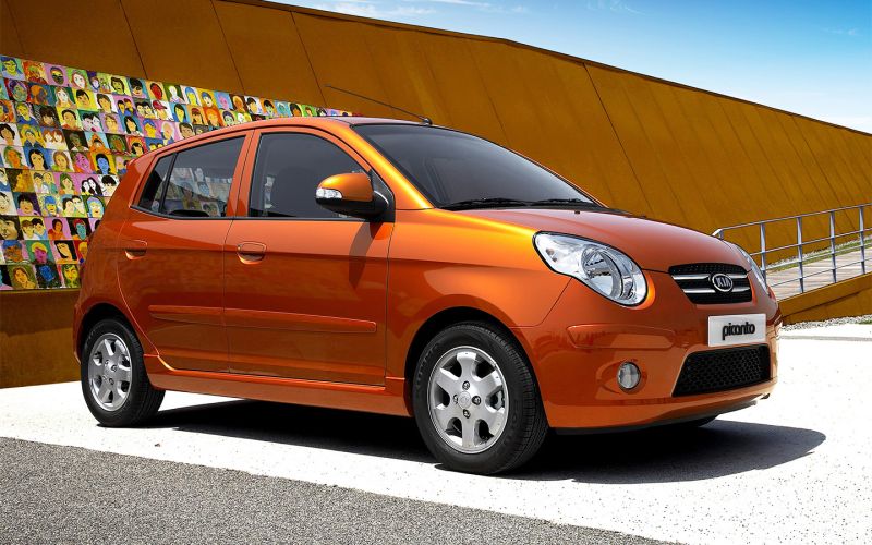 
            Land Cruiser за ₽3 млн? Взгляните, сколько стоили машины 15 лет назад
        