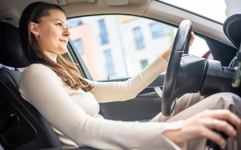 Никаких Mini и Fiat 500. Какие автомобили предпочли российские женщины