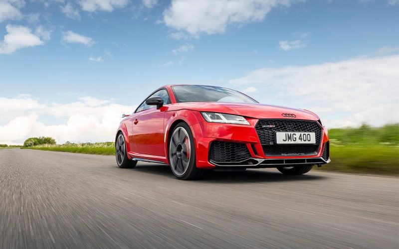 Новые внедорожники, возвращение Audi TT и уничтожение Tesla: итоги недели