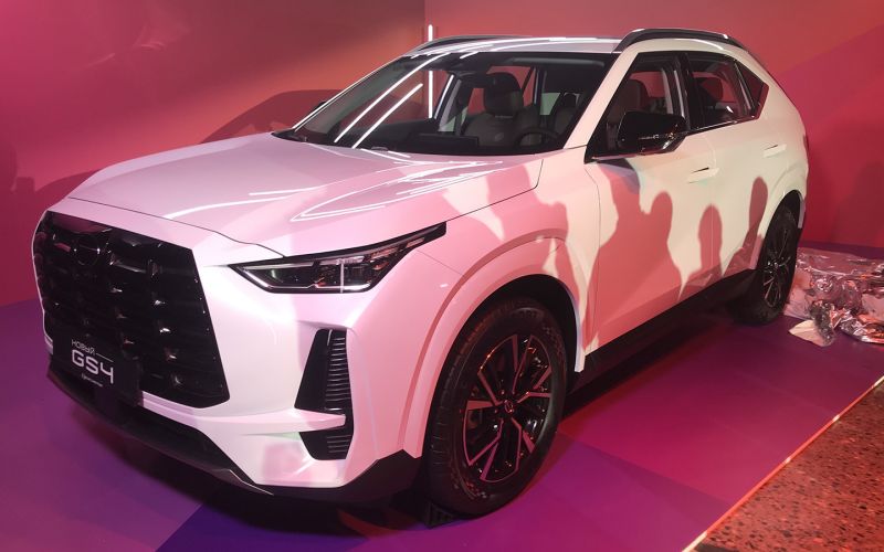 Новые внедорожники, возвращение Audi TT и уничтожение Tesla: итоги недели