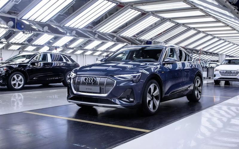 Новые внедорожники, возвращение Audi TT и уничтожение Tesla: итоги недели