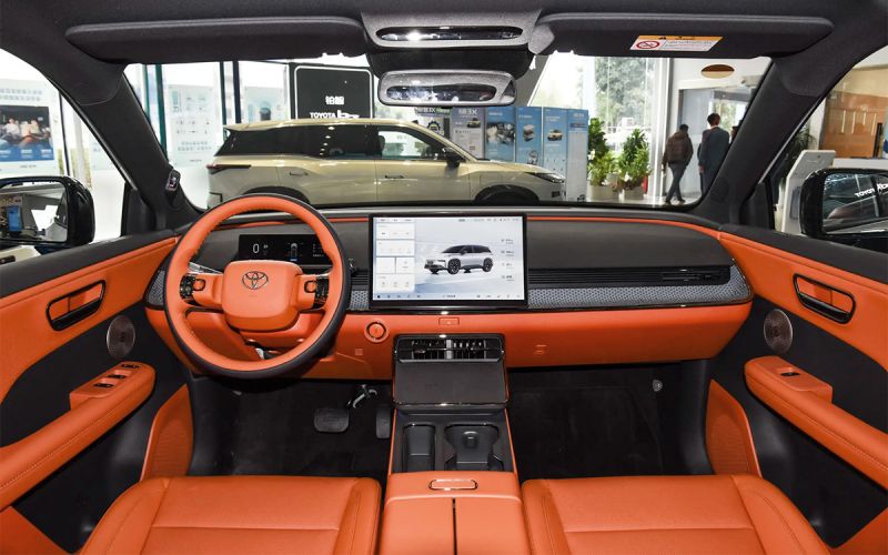 Первый обзор новой Toyota bZ3X. На нее возник ажиотажный спрос