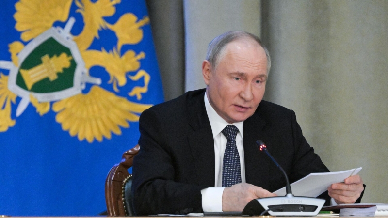 Путин попросил Медведева зайти к нему после коллегии Генпрокуратуры