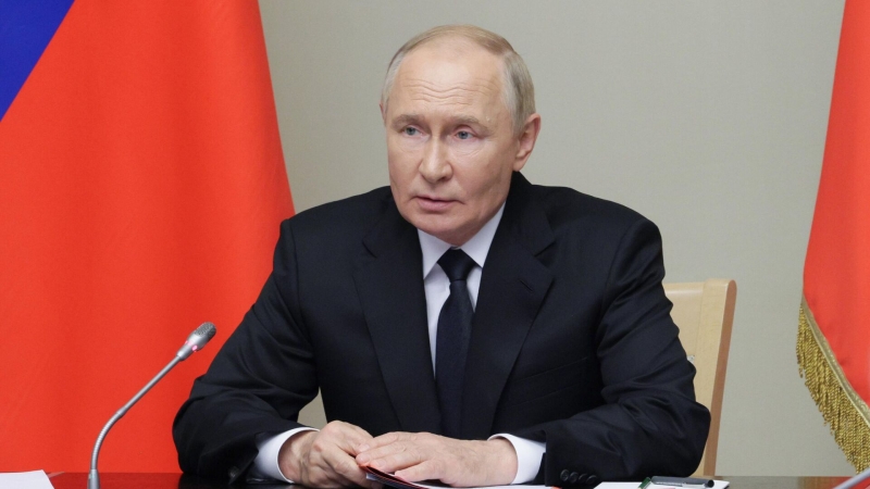 Путин проведет международный телефонный разговор