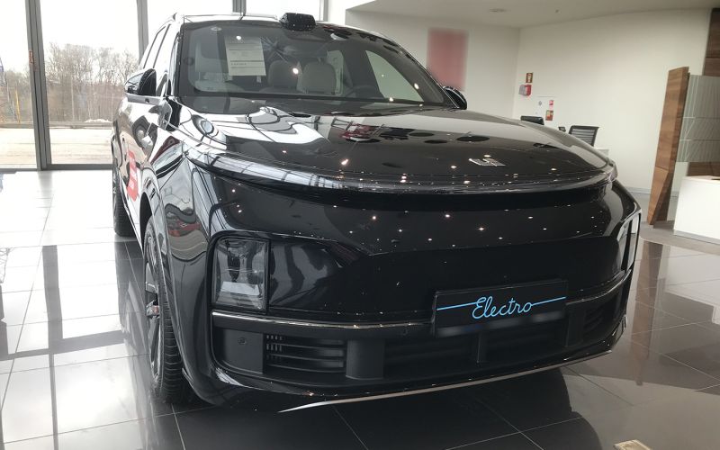 «Русский язык — за деньги». Все о подводных камнях при покупке LiXiang