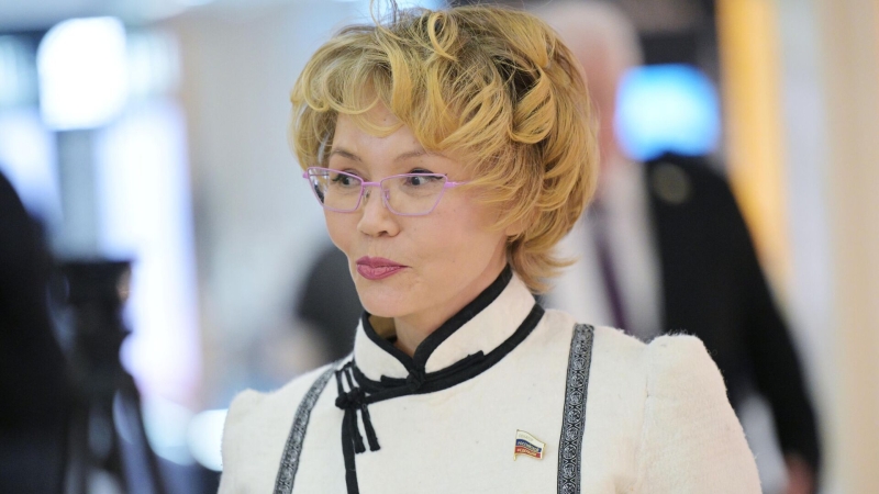 Сенатор Оюн написала заявление о досрочном сложении полномочий