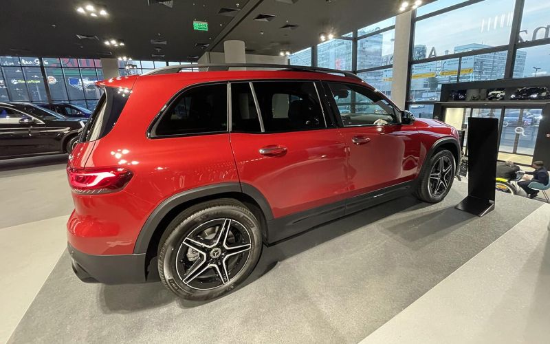 Спрос на авто вырос после переговоров Путина и Трампа. Что стало с ценами