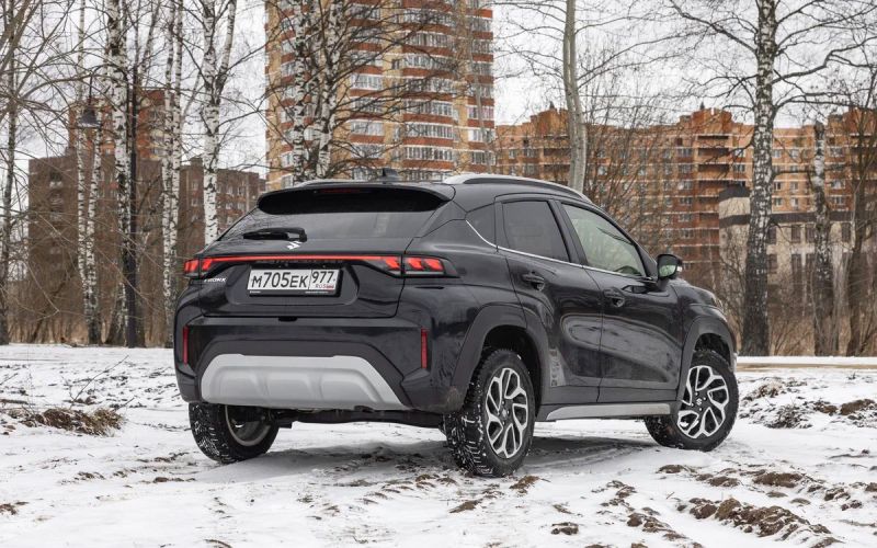 
            Тест нового Suzuki Fronx. Кроссовер, который прикинулся бюджетником
        