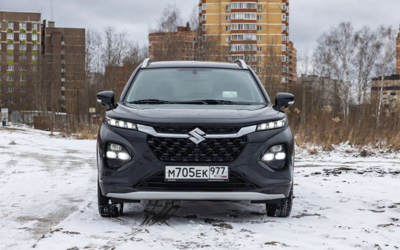 
            Тест нового Suzuki Fronx. Кроссовер, который прикинулся бюджетником
        