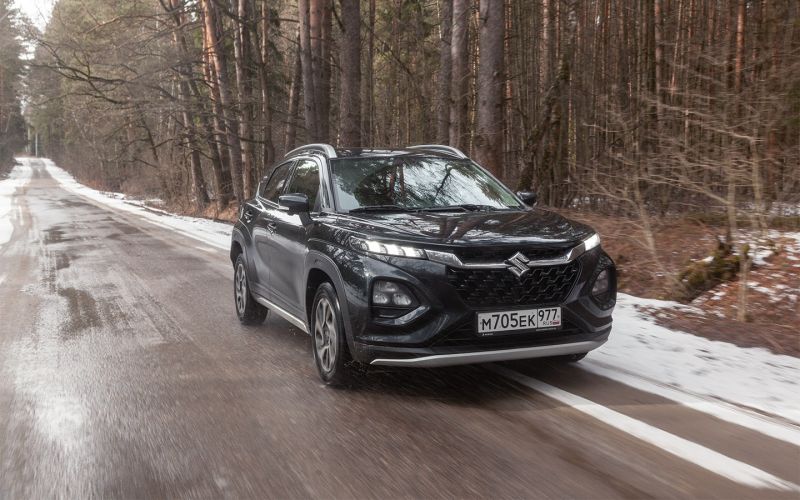 
            Тест нового Suzuki Fronx. Кроссовер, который прикинулся бюджетником
        